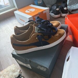 Puma Men's Tan and Navy Sneakers